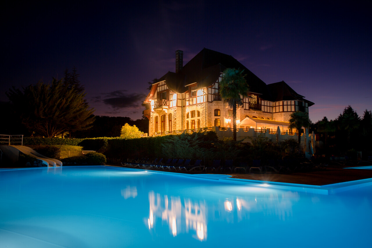 Zwembad by night Chateau 02  Martine vd Voort Fotografie
